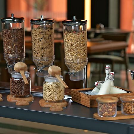 Doubletree By Hilton Ben Guerir Hotel & Residences Benguerir 外观 照片