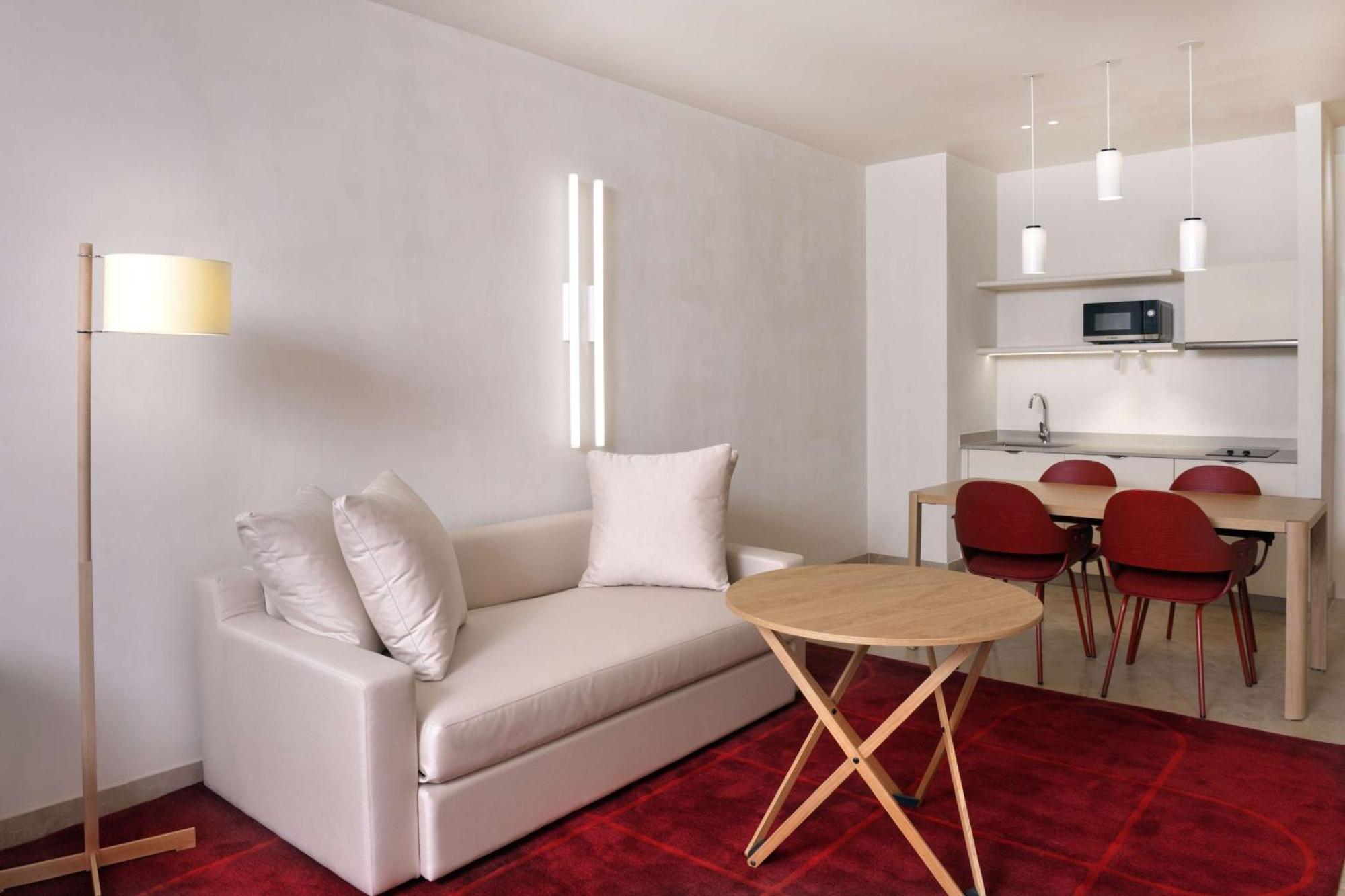 Doubletree By Hilton Ben Guerir Hotel & Residences Benguerir 外观 照片