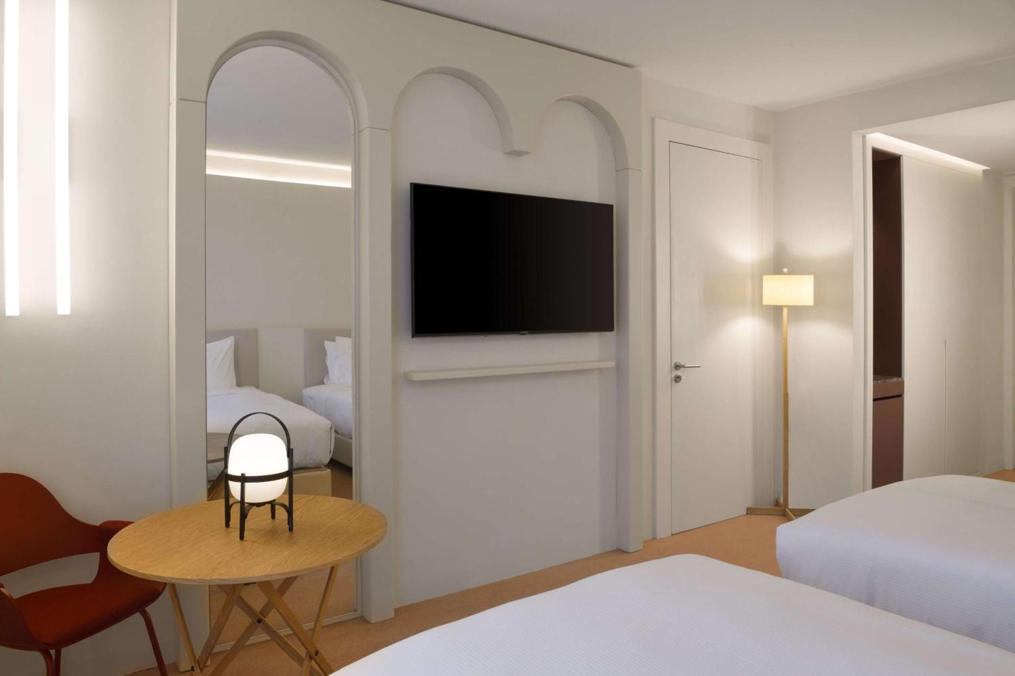 Doubletree By Hilton Ben Guerir Hotel & Residences Benguerir 外观 照片