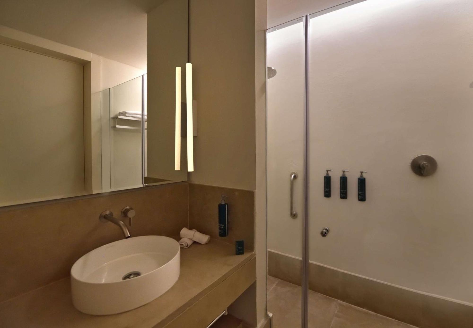 Doubletree By Hilton Ben Guerir Hotel & Residences Benguerir 外观 照片