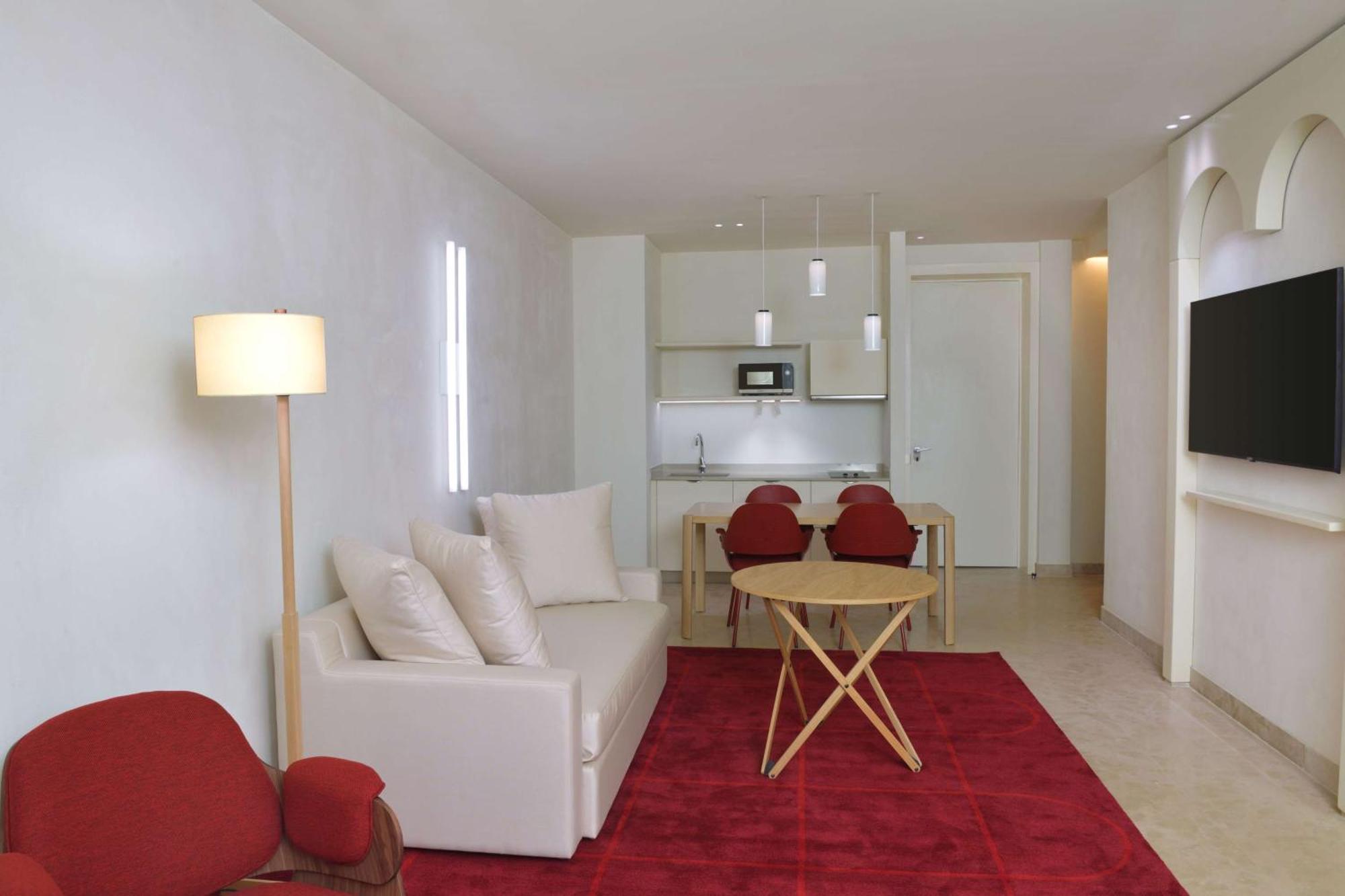 Doubletree By Hilton Ben Guerir Hotel & Residences Benguerir 外观 照片
