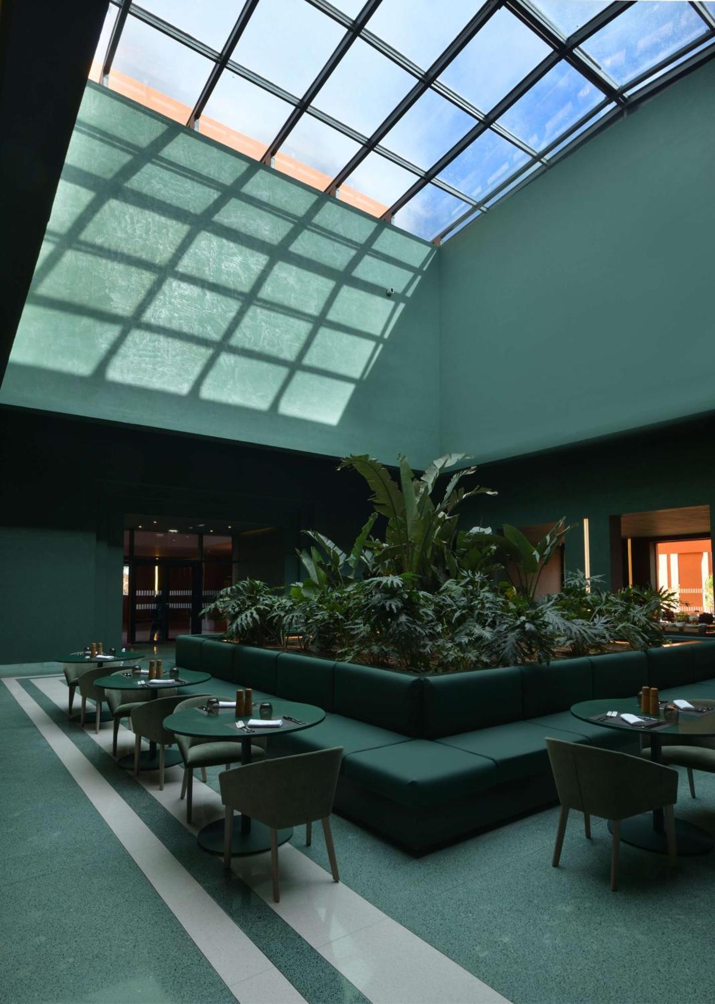 Doubletree By Hilton Ben Guerir Hotel & Residences Benguerir 外观 照片
