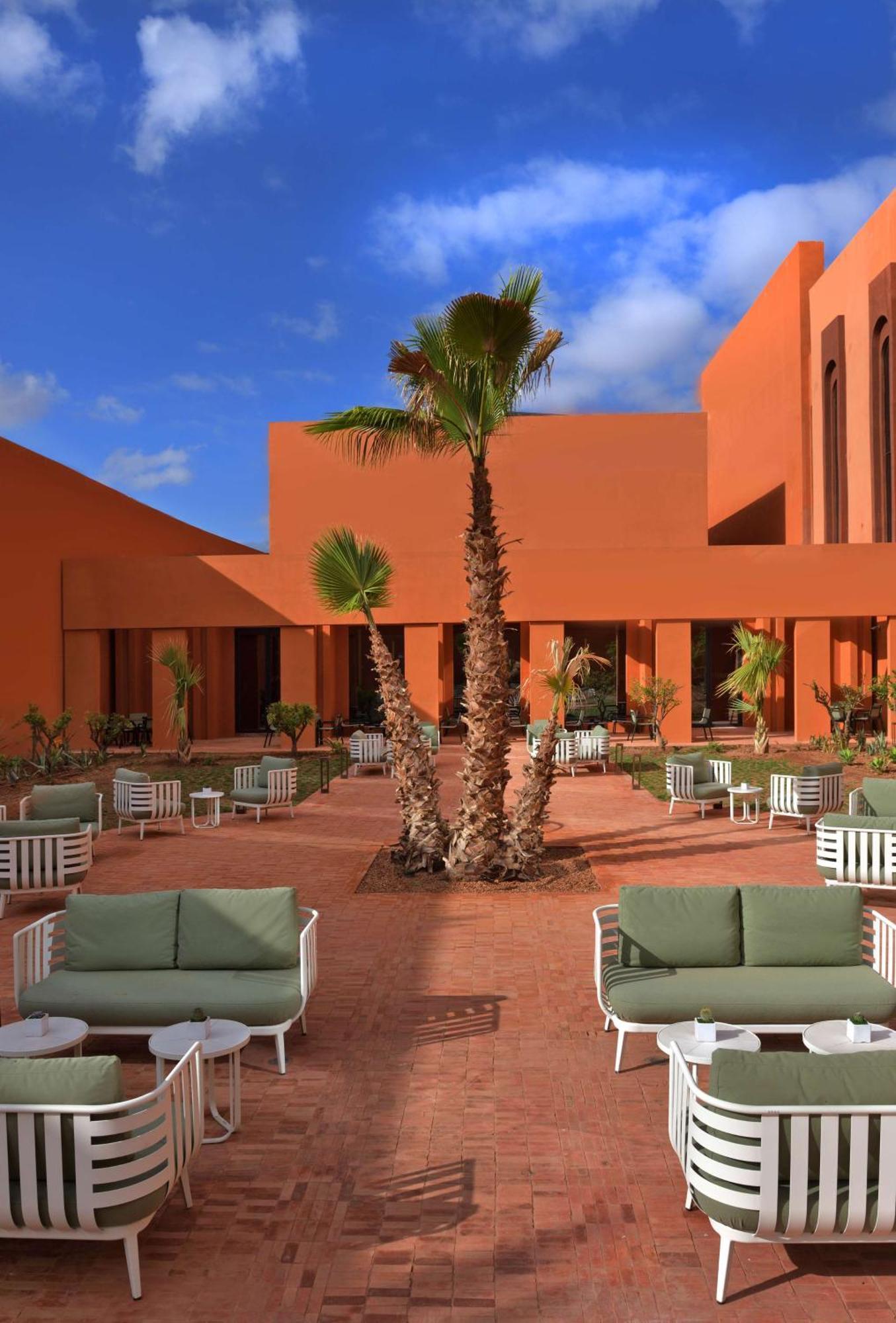 Doubletree By Hilton Ben Guerir Hotel & Residences Benguerir 外观 照片