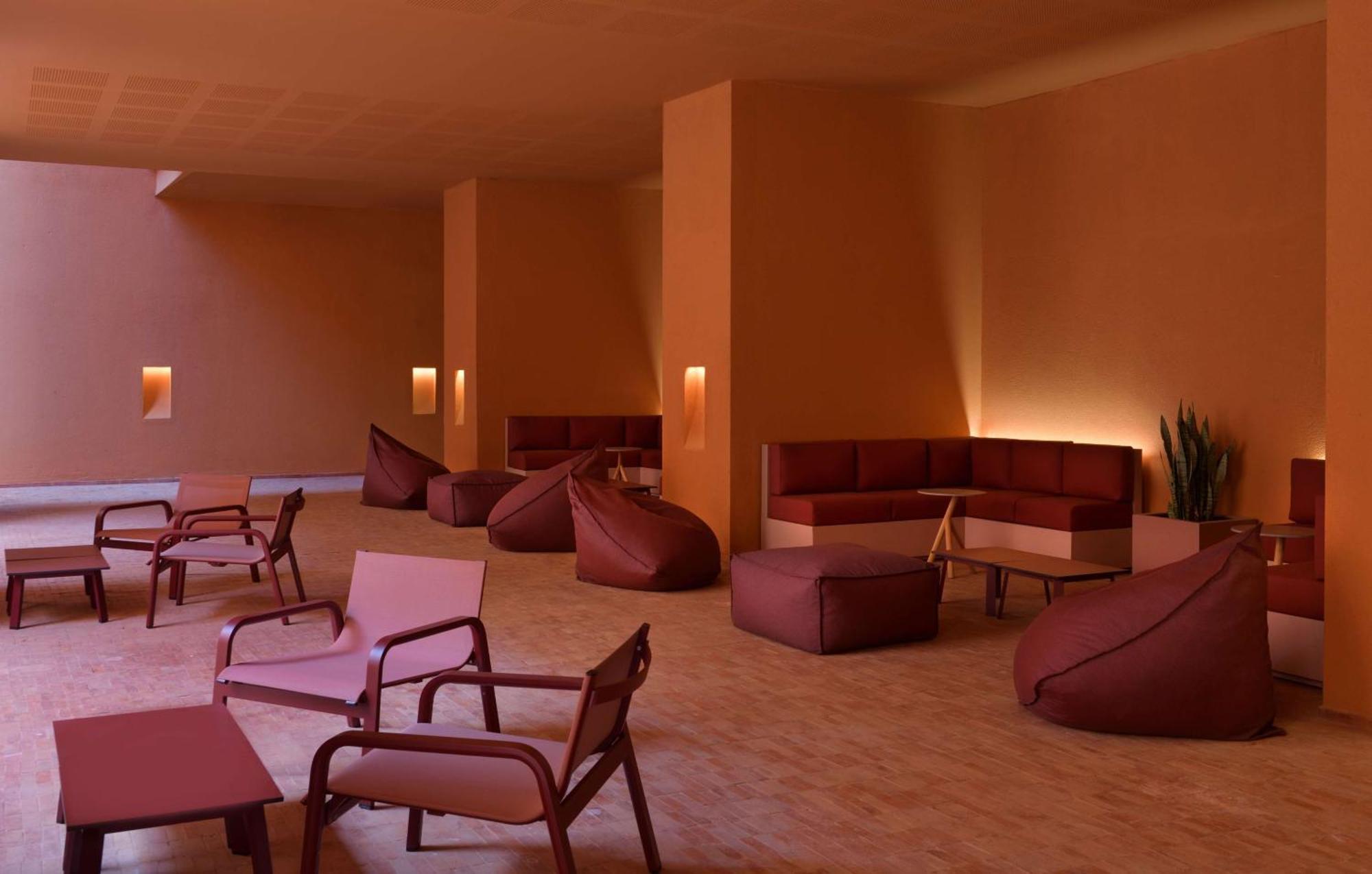 Doubletree By Hilton Ben Guerir Hotel & Residences Benguerir 外观 照片