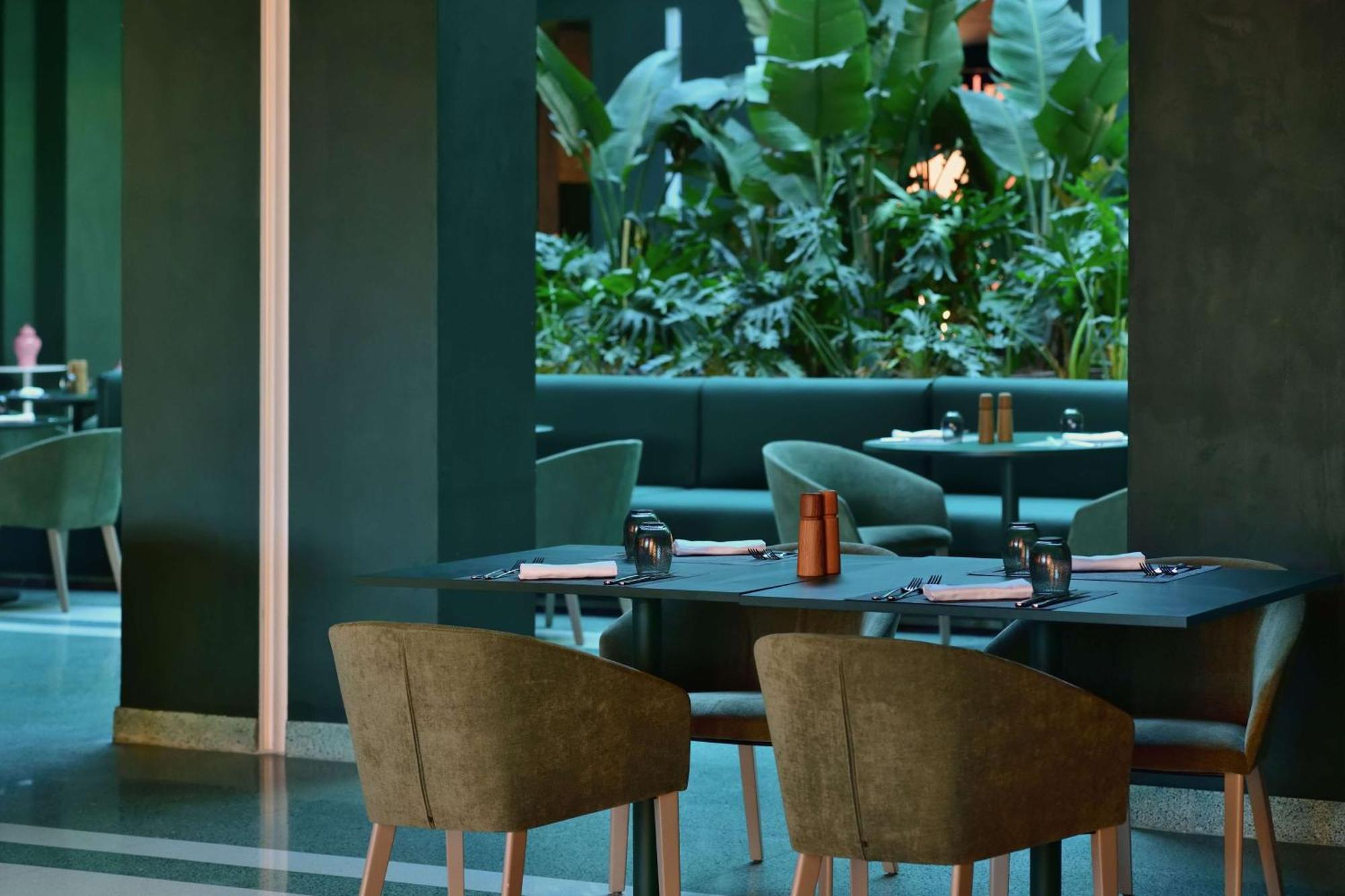 Doubletree By Hilton Ben Guerir Hotel & Residences Benguerir 外观 照片