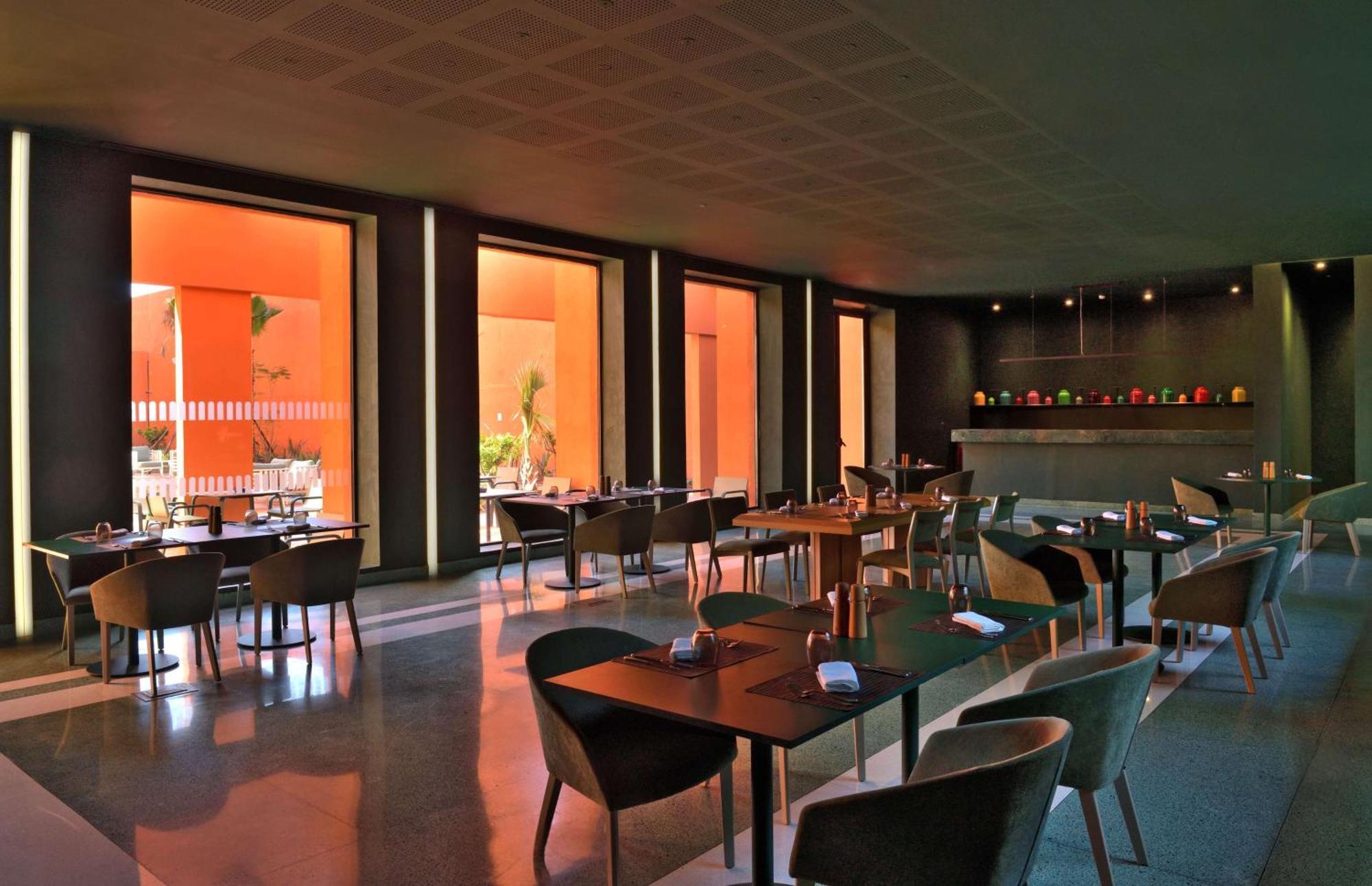 Doubletree By Hilton Ben Guerir Hotel & Residences Benguerir 外观 照片