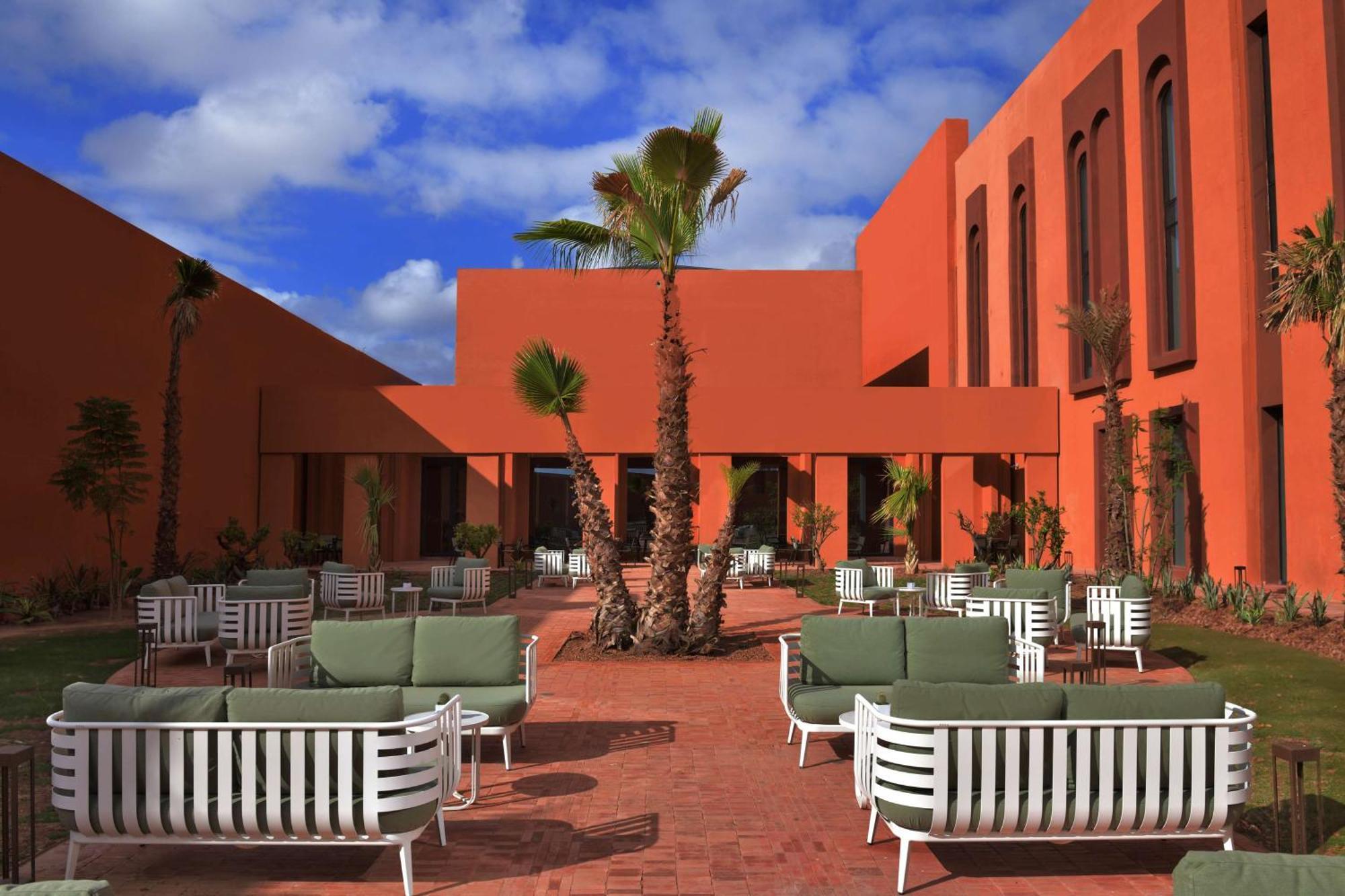 Doubletree By Hilton Ben Guerir Hotel & Residences Benguerir 外观 照片
