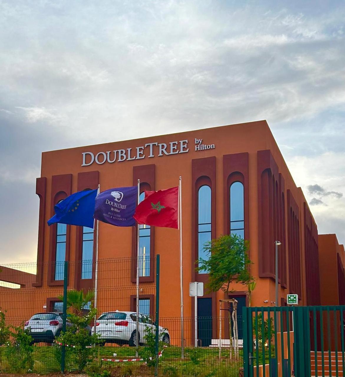 Doubletree By Hilton Ben Guerir Hotel & Residences Benguerir 外观 照片