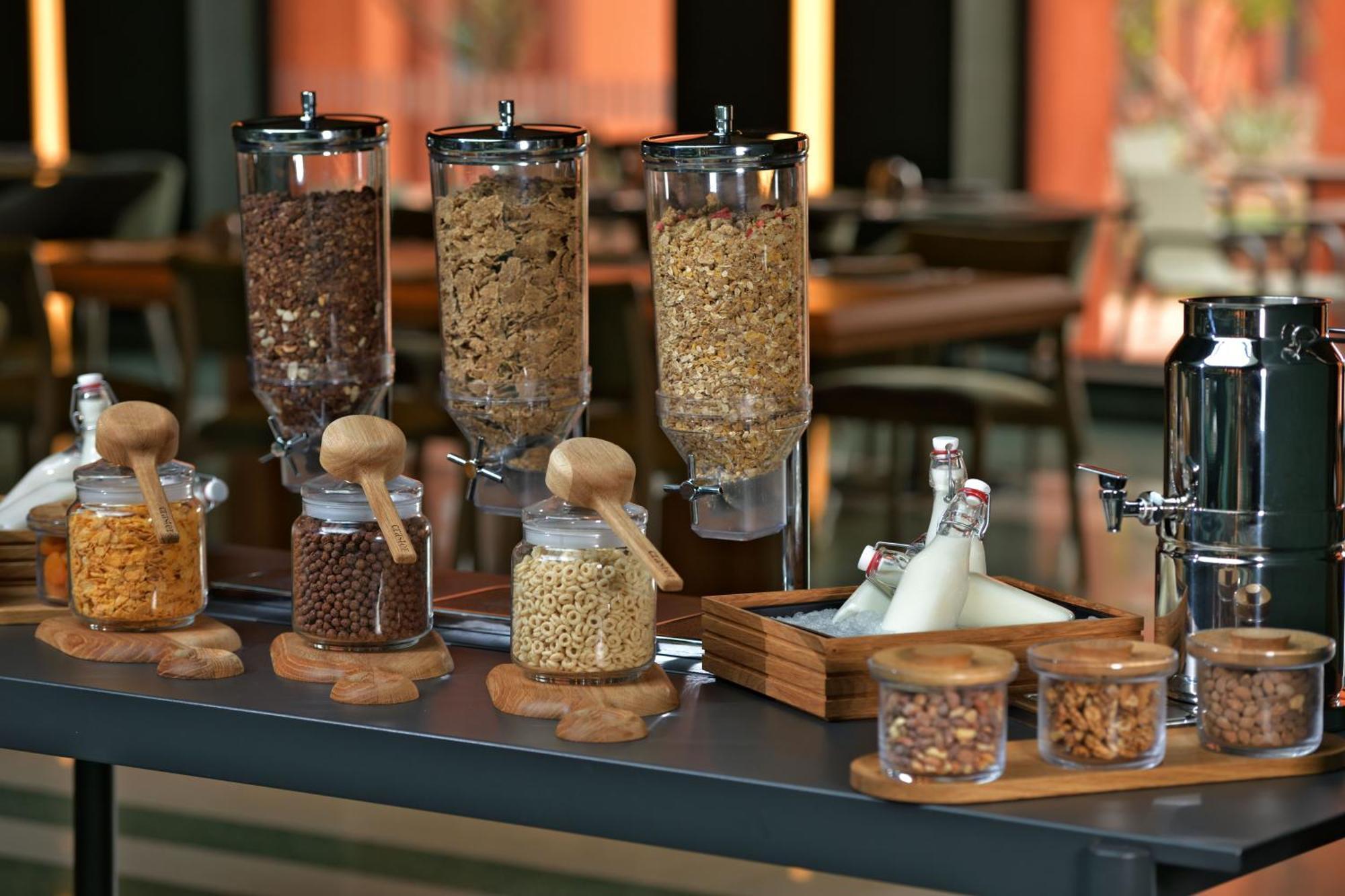 Doubletree By Hilton Ben Guerir Hotel & Residences Benguerir 外观 照片