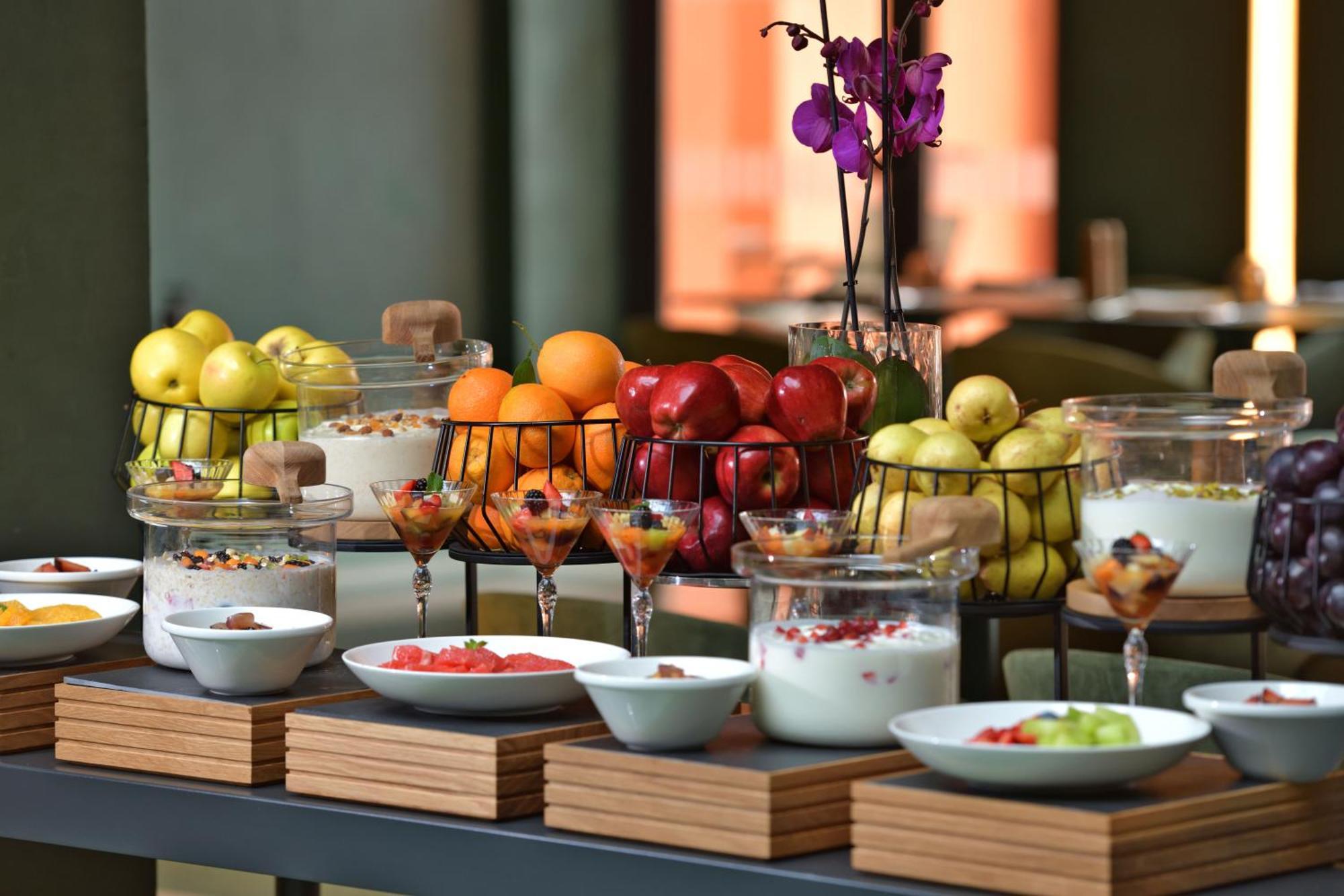 Doubletree By Hilton Ben Guerir Hotel & Residences Benguerir 外观 照片